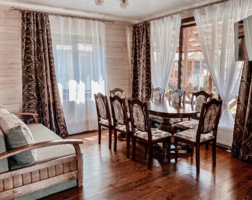 От скромных вариантов до VIP. Сколько стоят дома на Новый год в Киеве и пригороде